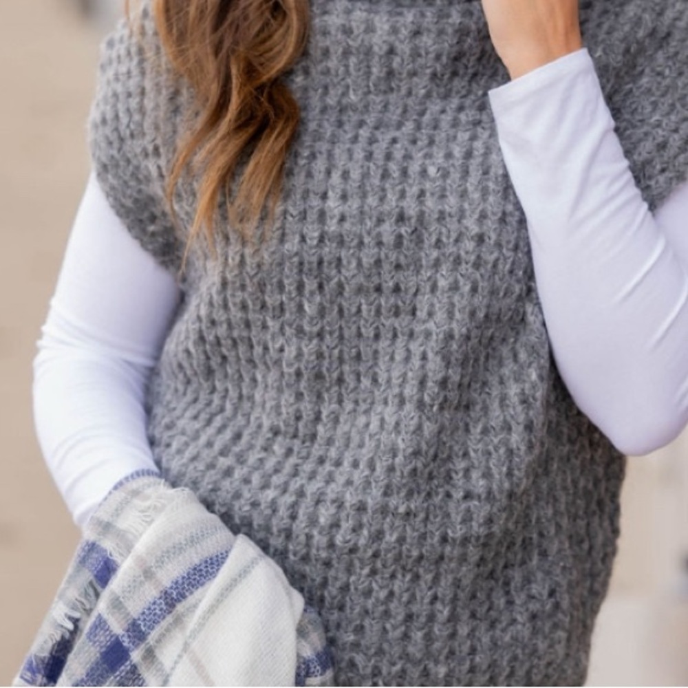 Brand new chunky short sleeve sweater.